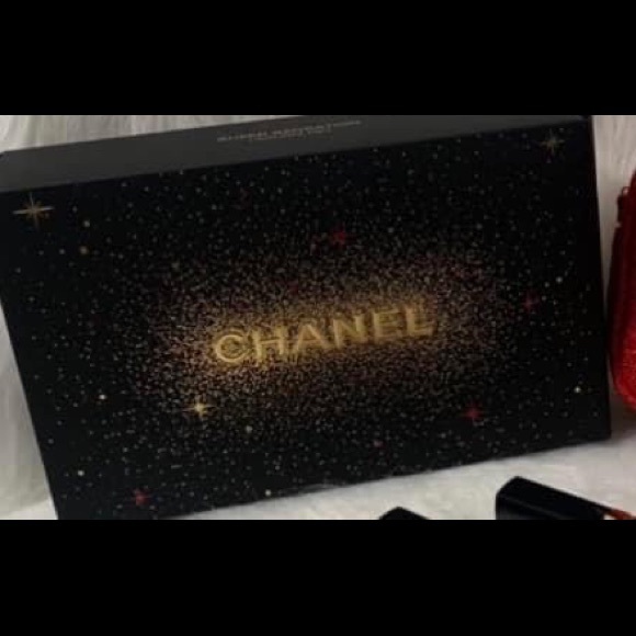 Chanel bag with hand cream and lip set - Picture 4 of 4